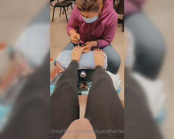 Beautyandherfeetz aka Beautyandherfeetz OnlyFans - Almost pedi reveal Idk about you but that was relaxing