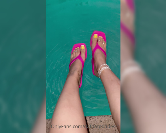 Da Foot Goddess aka Dafootgoddess1 OnlyFans - Sunday funday by the pool hope everyone had a great weekend!