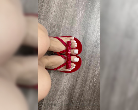 Da Foot Goddess aka Dafootgoddess1 OnlyFans - Are y’all tired of these white toes yet