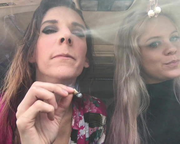 Goddess Anabelle Pync aka Anabellepync OnlyFans - Smoking Fetish Clip