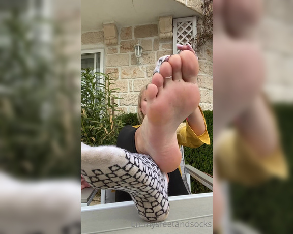 Emmysfeetandsocks aka Emmyfeetandsocks OnlyFans - Good morning guys Wore some new socks at night and they left a BIt of toejam for y’all (When you