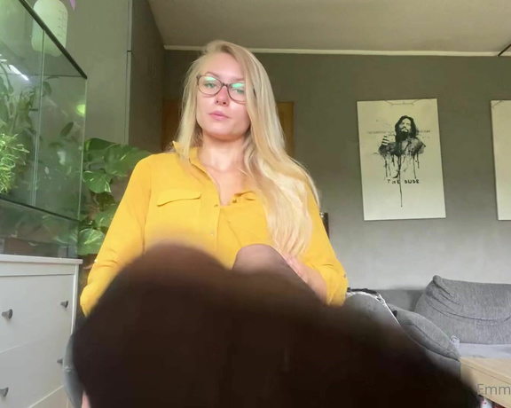Emmysfeetandsocks aka Emmyfeetandsocks OnlyFans - Your therapist is back with a smelly pantyhose, can you make it till I count to zero