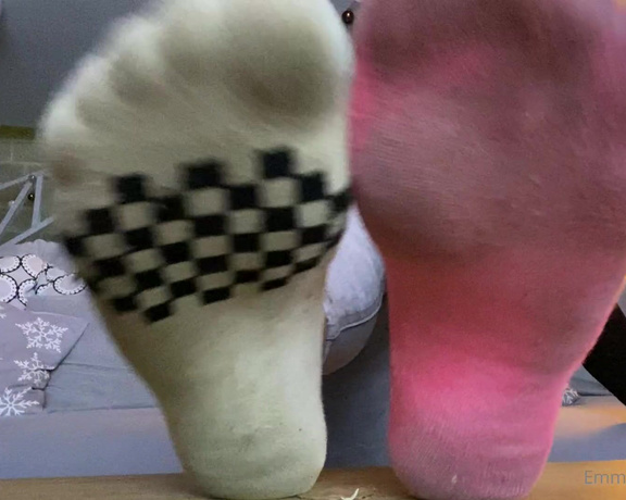 Emmysfeetandsocks aka Emmyfeetandsocks OnlyFans - Taking my 7 days worn socks off after more that 12 HOURS is the BEST feeling in the world! They are