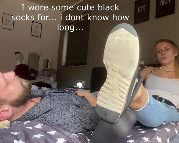 Emmysfeetandsocks aka Emmyfeetandsocks OnlyFans - Remember those black nike socks I wore them again and, yea NASTY!