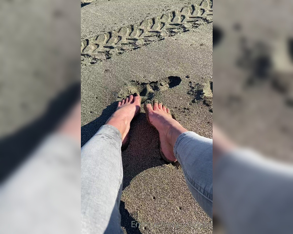 Emmysfeetandsocks aka Emmyfeetandsocks OnlyFans - Beachday and i totally got the vibe Do you like the full body pics Day 5 with them 35