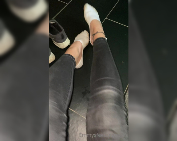 Emmysfeetandsocks aka Emmyfeetandsocks OnlyFans - OMG These socks are so DONE! I barley couldn’t breathe while making this video 1