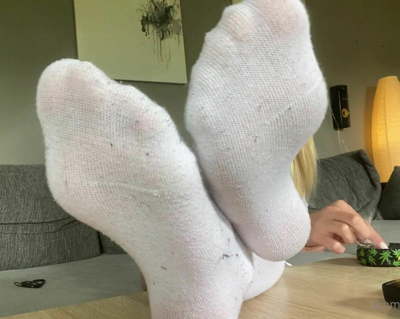 Emmysfeetandsocks aka Emmyfeetandsocks OnlyFans - Sit down and enjoy