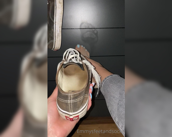 Emmysfeetandsocks aka Emmyfeetandsocks OnlyFans - Day 6 OHHH LOORD! It was a long day… as you can see Wanna take a sniff outta my Vans 1