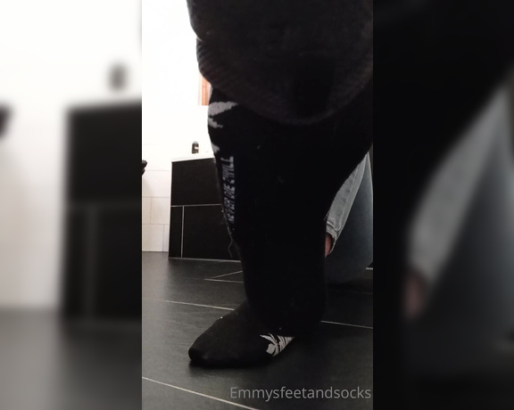 Emmysfeetandsocks aka Emmyfeetandsocks OnlyFans - I know you guys love my Footprints