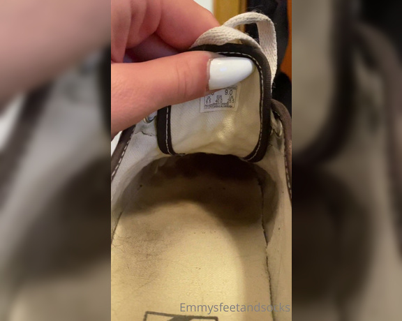 Emmysfeetandsocks aka Emmyfeetandsocks OnlyFans - Little update from my experiment Barefoot all day in my Vans… and omg they were sooo smelly!!