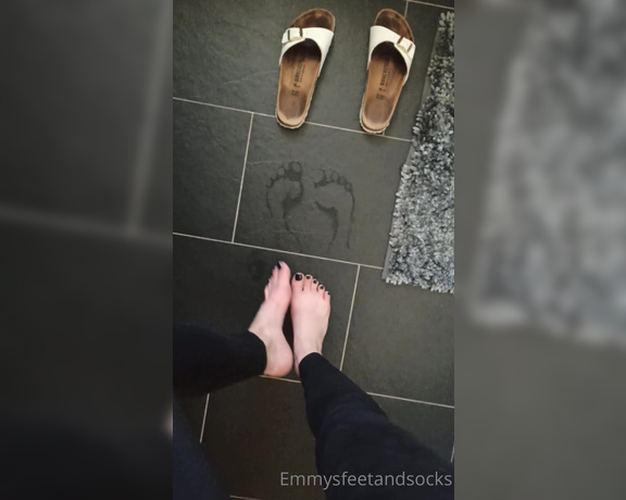 Emmysfeetandsocks aka Emmyfeetandsocks OnlyFans - Hey guys Im not feeling very good today bc I have a bad headache since the morning So just some 2