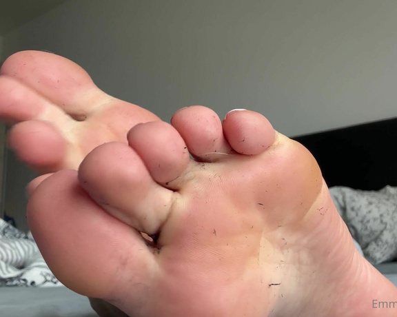 Emmysfeetandsocks aka Emmyfeetandsocks OnlyFans - Waking up next to me and brekfast is alredy served Get you tongue ready!