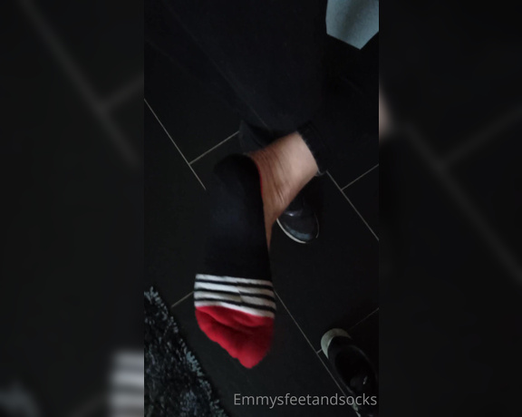 Emmysfeetandsocks aka Emmyfeetandsocks OnlyFans - Uhh so sweaty do you see all that toejam Yepp thats your job! 1