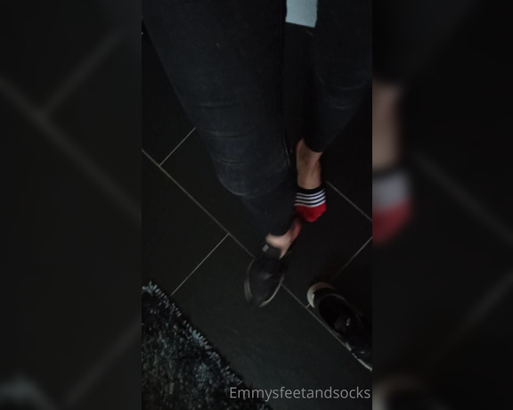 Emmysfeetandsocks aka Emmyfeetandsocks OnlyFans - Uhh so sweaty do you see all that toejam Yepp thats your job! 1