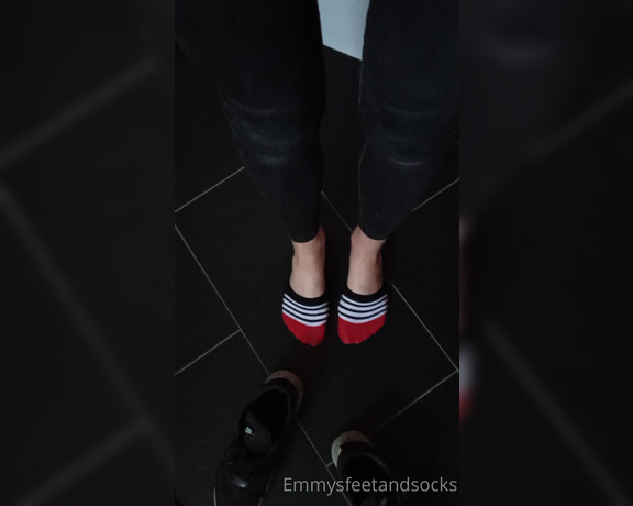 Emmysfeetandsocks aka Emmyfeetandsocks OnlyFans - Uhh so sweaty do you see all that toejam Yepp thats your job! 1