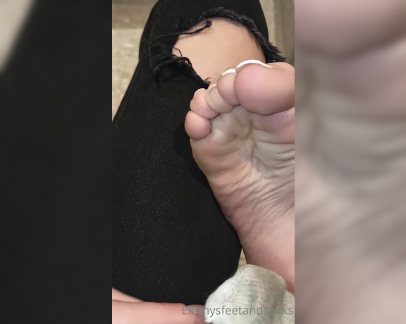 Emmysfeetandsocks aka Emmyfeetandsocks OnlyFans - Last (really long) day with these socks Now its your turn to clean my dirty smelly feet! Btw 6