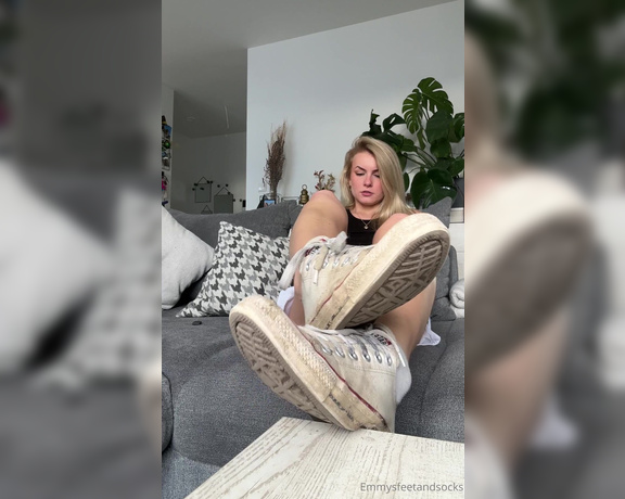 Emmysfeetandsocks aka Emmyfeetandsocks OnlyFans - Lemme guess Cant decide between smelly socks or tasty soles