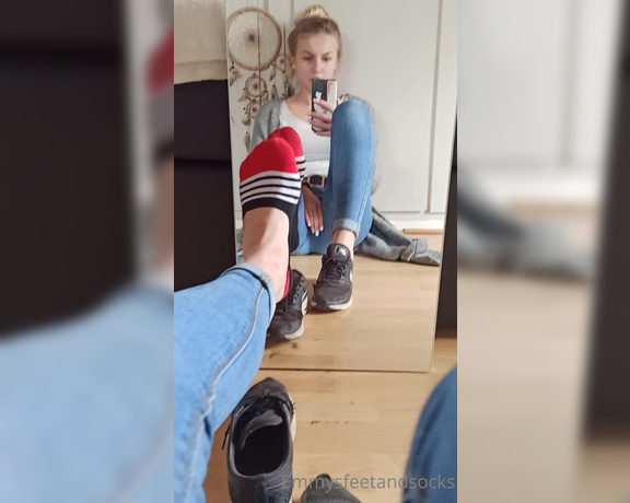 Emmysfeetandsocks aka Emmyfeetandsocks OnlyFans - Full of sweat