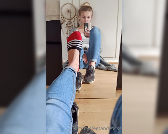 Emmysfeetandsocks aka Emmyfeetandsocks OnlyFans - Full of sweat