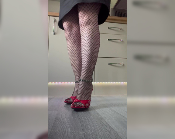 Killersexyfeets aka Killerkell OnlyFans - I love it when you watch me potter round the kitchen