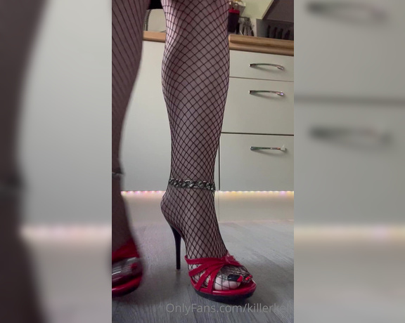 Killersexyfeets aka Killerkell OnlyFans - I love it when you watch me potter round the kitchen