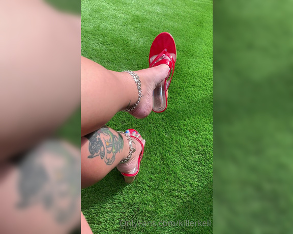 Killersexyfeets aka Killerkell OnlyFans - Dangle and drop Is that your jaw