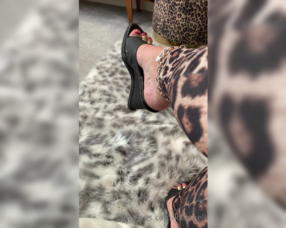 Killersexyfeets aka Killerkell OnlyFans - 3 little videos for you Are you watching What are you doing while you watch 1