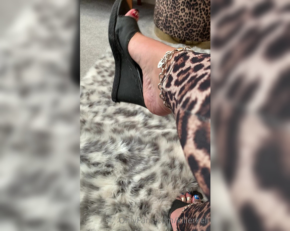 Killersexyfeets aka Killerkell OnlyFans - 3 little videos for you Are you watching What are you doing while you watch 1