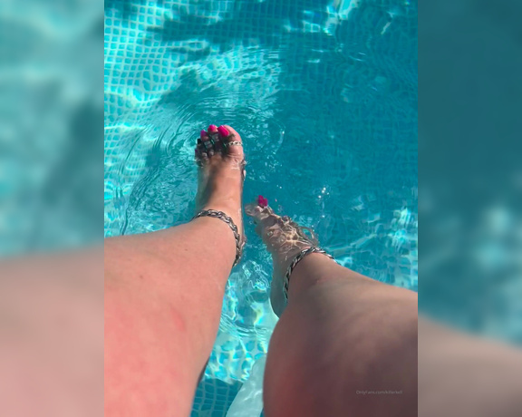 Killersexyfeets aka Killerkell OnlyFans - Love sitting round the pool Teasing you with my pretty toes