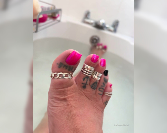 Killersexyfeets aka Killerkell OnlyFans - New pedicure Absolutely in love with this pink neon sparkle The pics don’t do it justice Will t 8