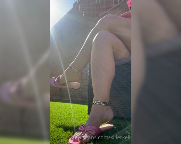 Killersexyfeets aka Killerkell OnlyFans - I love to tease you with my sexy pretty flip flop dangle Can you control yourself