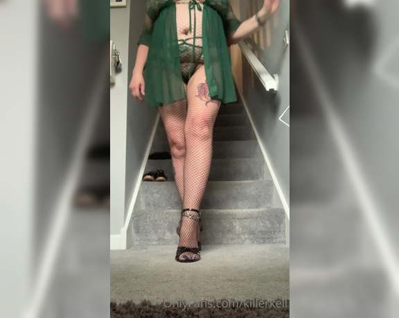 Killersexyfeets aka Killerkell OnlyFans - God I love to tease you with my sexy heels, my fishnet legs and my full body This video has another