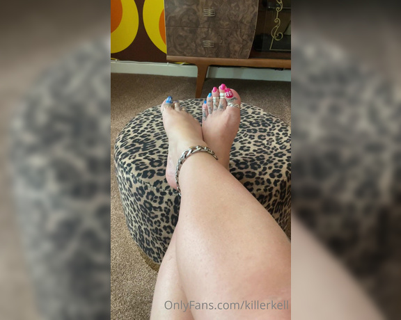 Killersexyfeets aka Killerkell OnlyFans - Netflix and chill Come and pour me more wine and rub my pretty feet