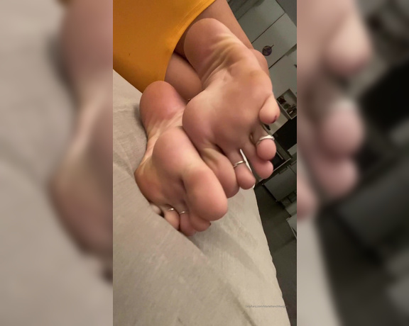 Mariefrenchfeetgirl aka Mariefrenchfeetgirl OnlyFans - Night