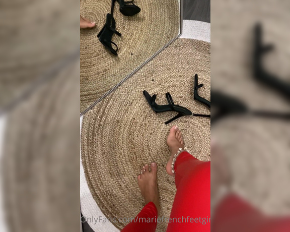Mariefrenchfeetgirl aka Mariefrenchfeetgirl OnlyFans - Les catins mes pieds !
