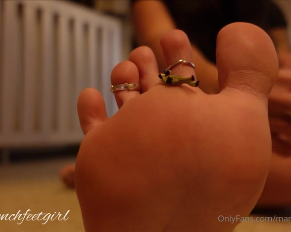 Mariefrenchfeetgirl aka Mariefrenchfeetgirl OnlyFans - To all those who made me a giant video again, here is what I did with the tiny humans  tous ceux