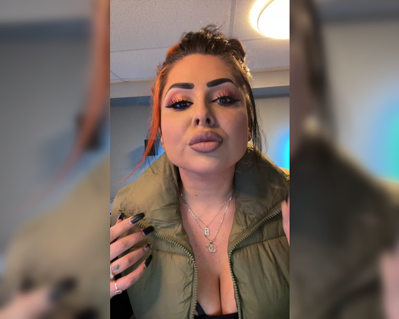 Jasmine Mendez OnlyFans aka Laughinglatina - Stream started at  pm Counting my cash