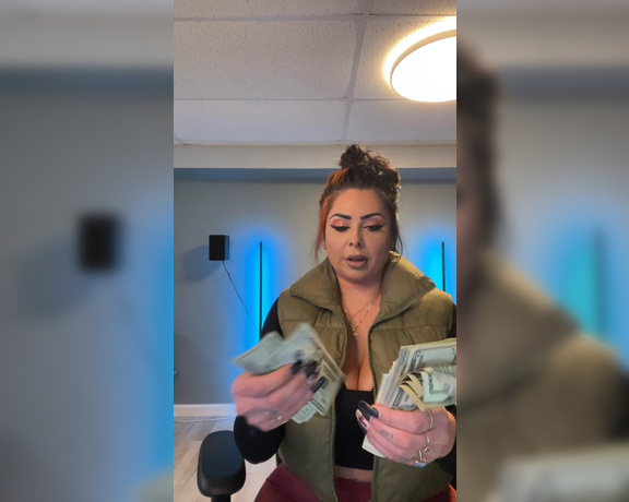 Jasmine Mendez OnlyFans aka Laughinglatina - Stream started at  pm Counting my cash