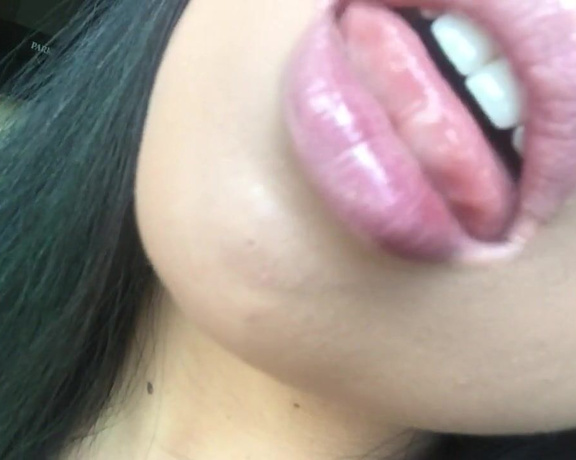 Jasmine Mendez OnlyFans aka Laughinglatina - My lips look so yummy dont they