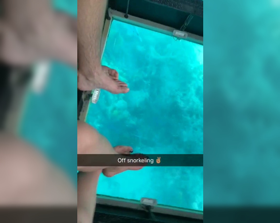 Jasmine Mendez OnlyFans aka Laughinglatina - Getting ready to snorkel , bet you wish you