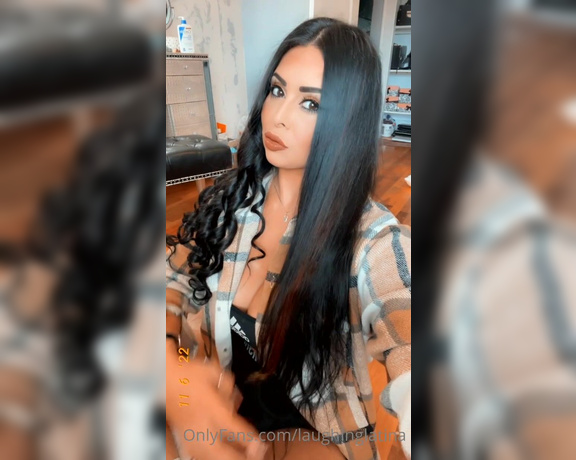 Jasmine Mendez OnlyFans aka Laughinglatina - Curly or straight always hot af