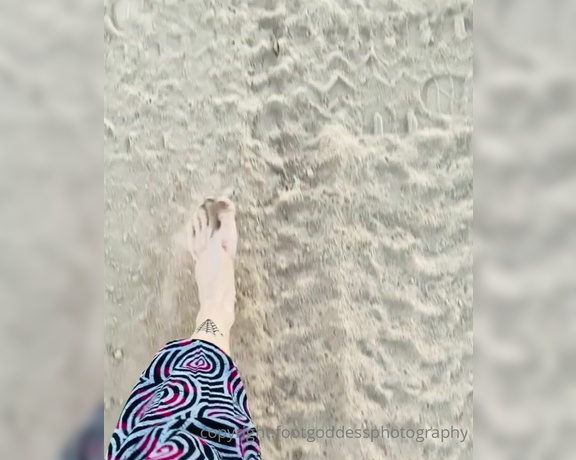 CatPrincess aka Catprincessfeet OnlyFans - Barefoot in the sand Wanna walk with me