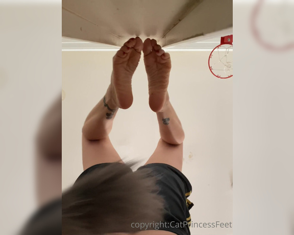 CatPrincess aka Catprincessfeet OnlyFans - Headstand feet for some sweetdreemz Goodnight fckr! Stills or video 1