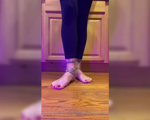 CatPrincess aka Catprincessfeet OnlyFans - Soles n arch play