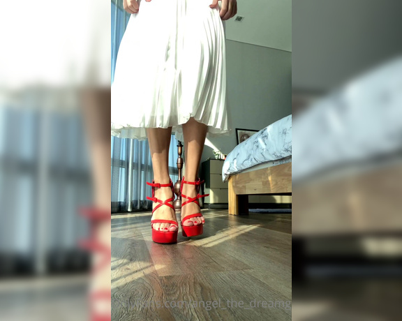 Alice aka Angel_the_dreamgirl OnlyFans - Do you like upskirt 1