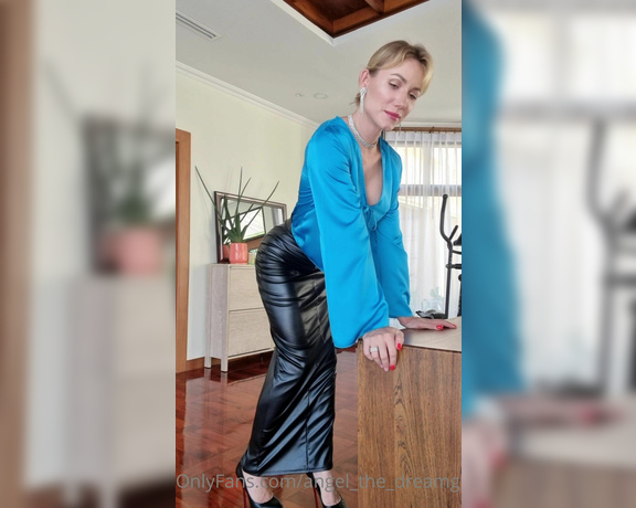 Alice aka Angel_the_dreamgirl OnlyFans - I think that walking in this long skirt is not very comfortable It will be better if I make a hole