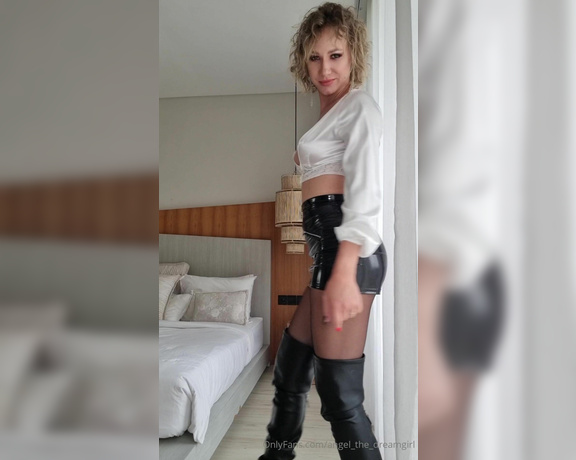 Alice aka Angel_the_dreamgirl OnlyFans - I love these leather high boots