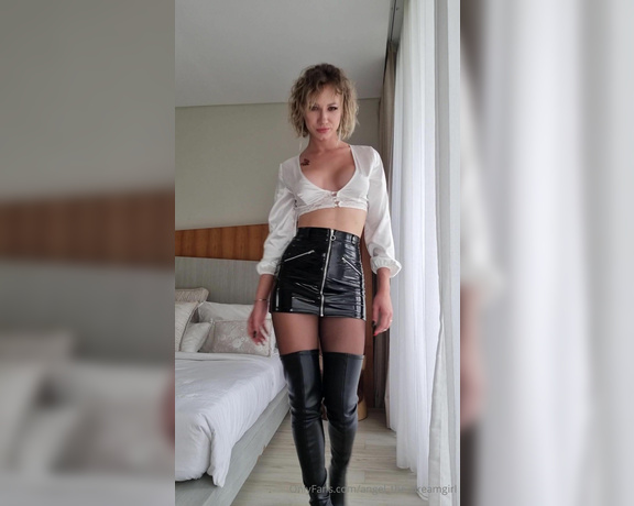 Alice aka Angel_the_dreamgirl OnlyFans - I love these leather high boots