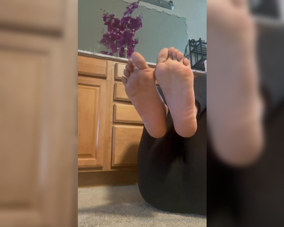 Queen Bella aka Erotichigharchs OnlyFans - They say I have the sexist soles & arches
