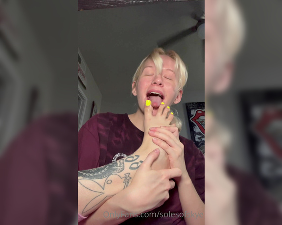 Skye aka Solesofskye OnlyFans - This yellow tastes so yummy